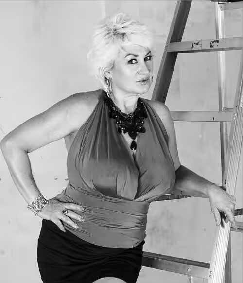 Dana Hayes - Photo 3