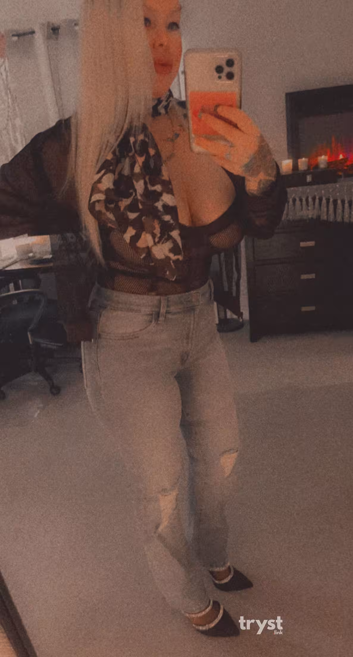 Erika James - Photo 6