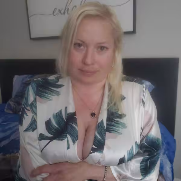 Miss Blue Eyes - Photo 2