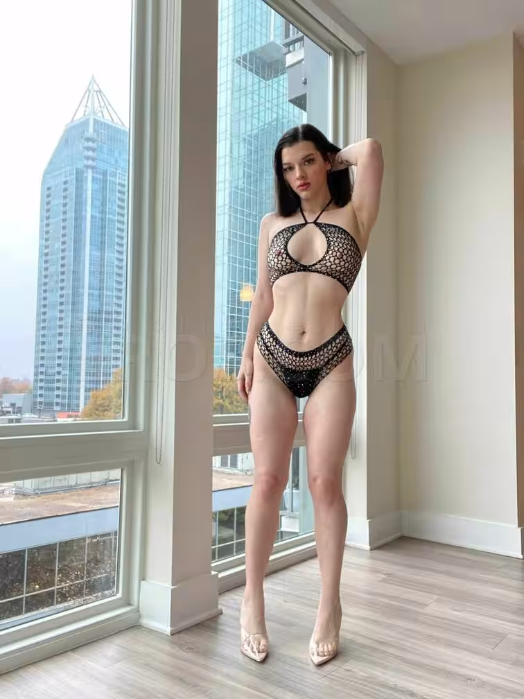 Mily Kendall - Photo 4