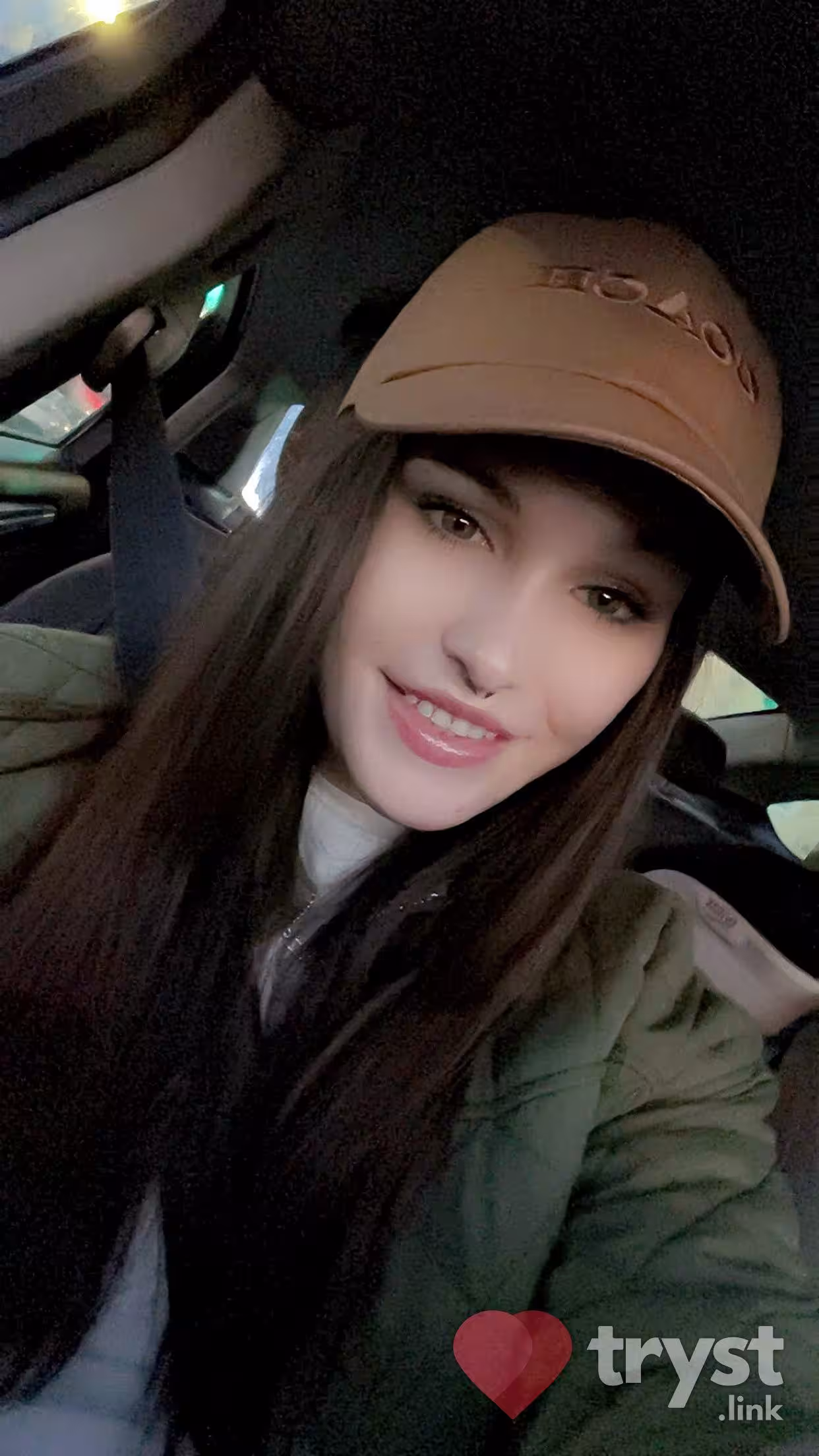 Olivia Warner - Photo 1