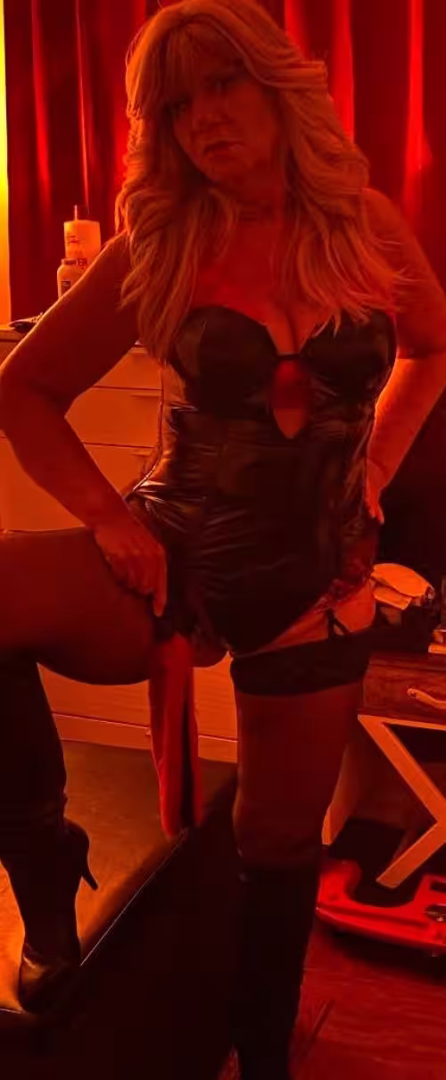 Lori and Valerie - Photo 2