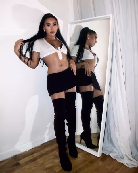 TS Maxine Petite - Photo 3