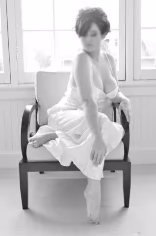 Emma Dupree - Photo 3