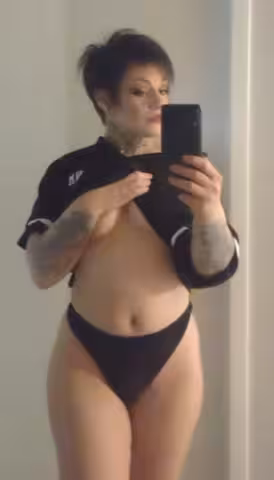 Mandie Hart - Photo 1