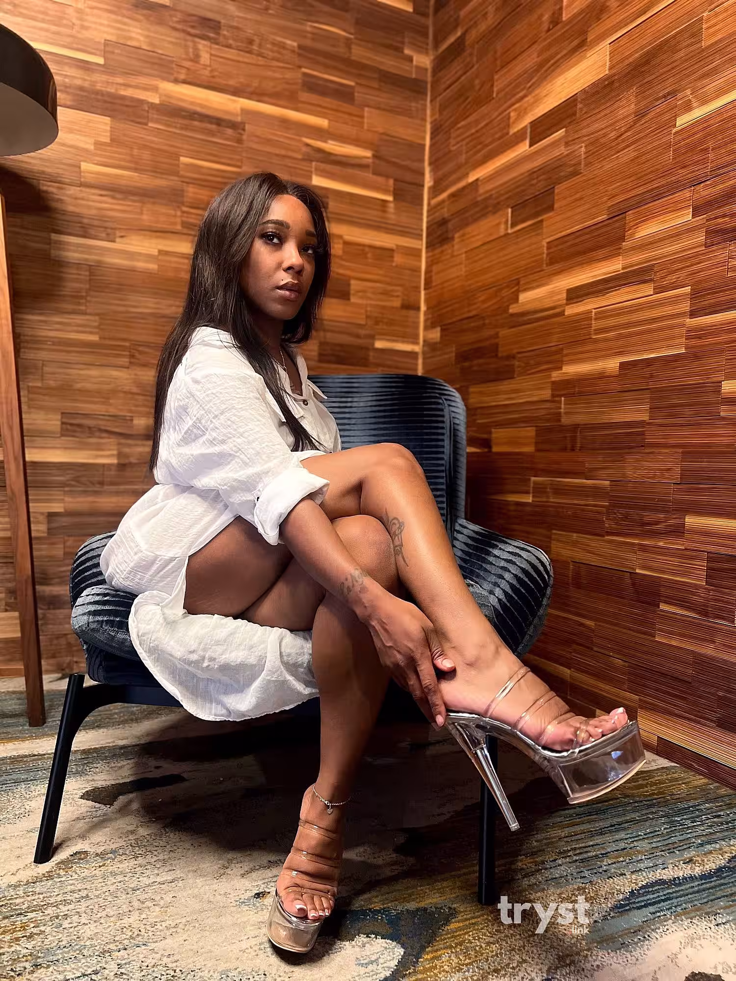 Luna Lakeys - Photo 3