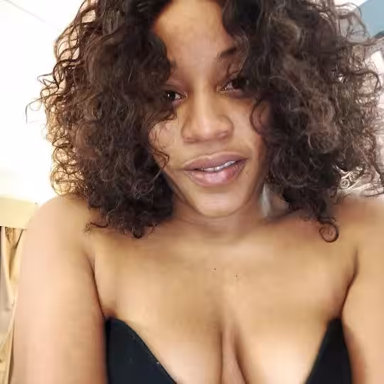 Athena Petite - Photo 3