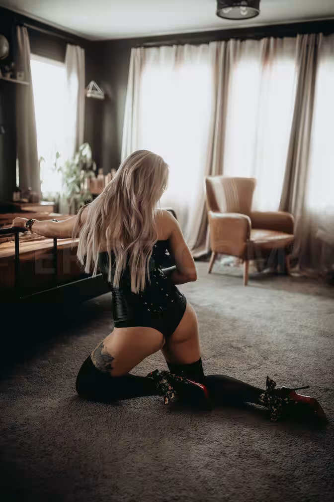 Escort Vivienne Grey / VGrey (984) 584-4147 in Raleigh, NC