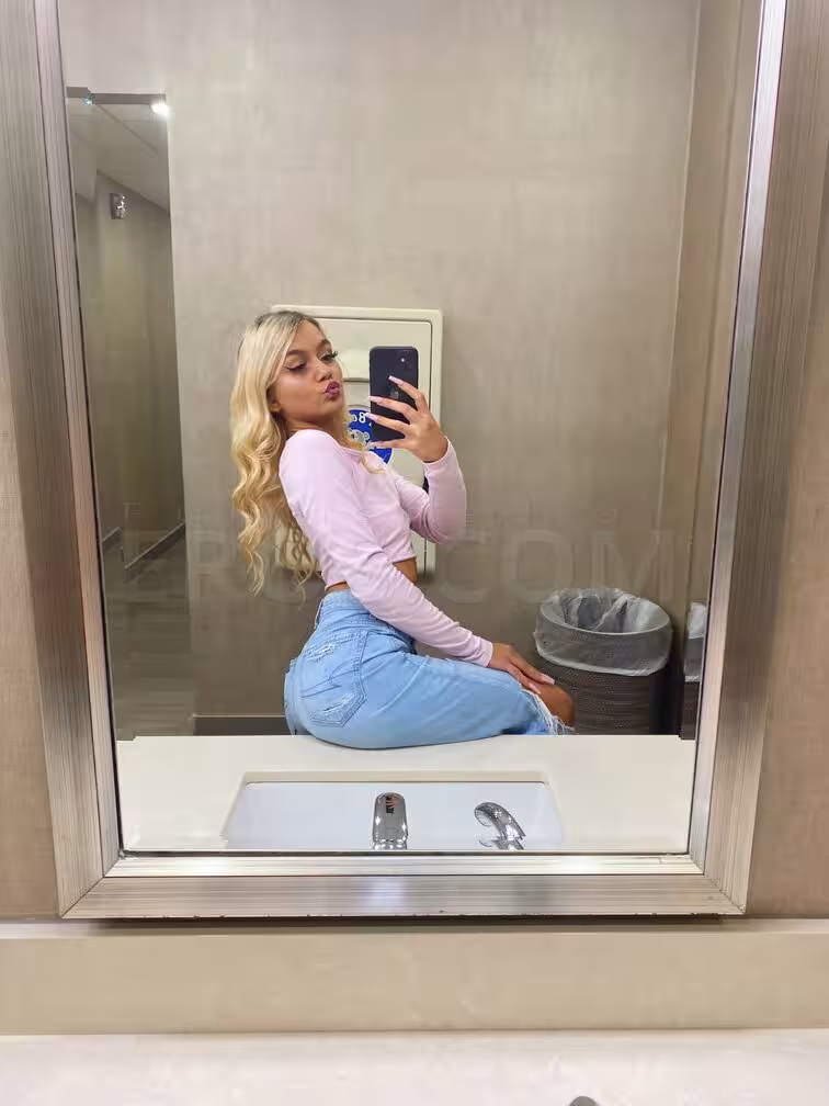 Massage Chloe Lee / Alexis Moore (813) 407-7826 in Scottsdale, AZ