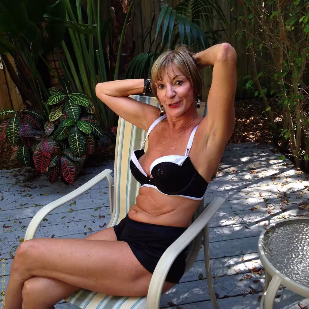 Andee Hart - Photo 1