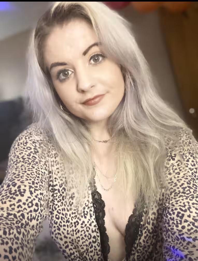 Alicia and Kayla - Photo 1