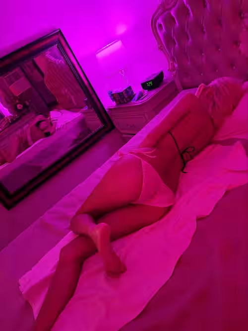 Becky / Paige - Photo 3