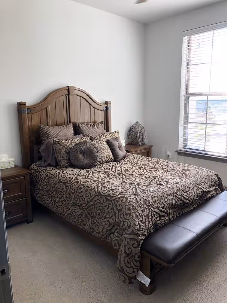 TS Kat Collins - Photo 2