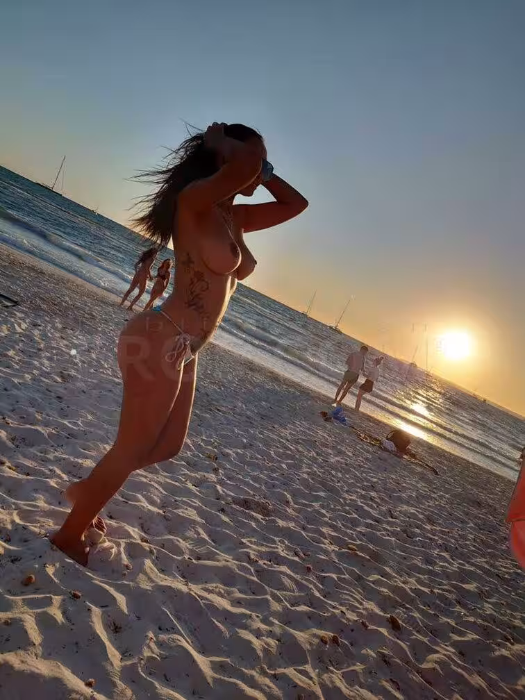 Liza Banks / Maria Banks - Photo 2