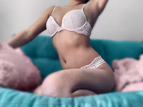 Lindsay Love - Photo 2