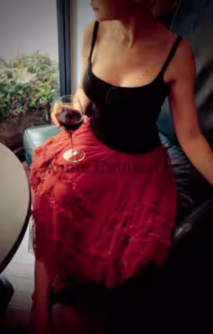 Annie Calhoun - Photo 2