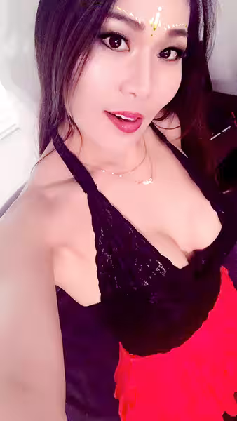 Queen Rebecca - Photo 1