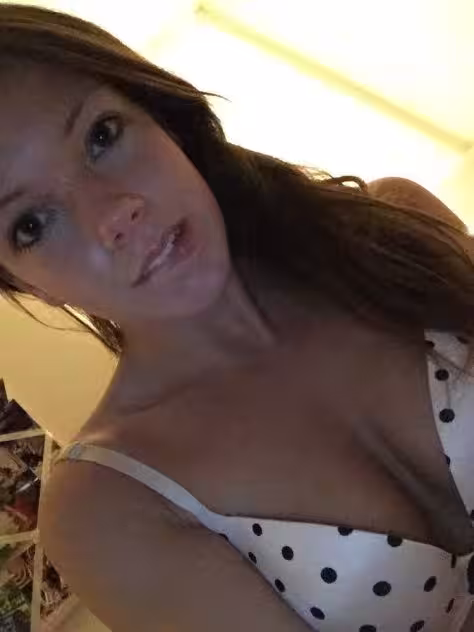 Jodie and Niki - Photo 2