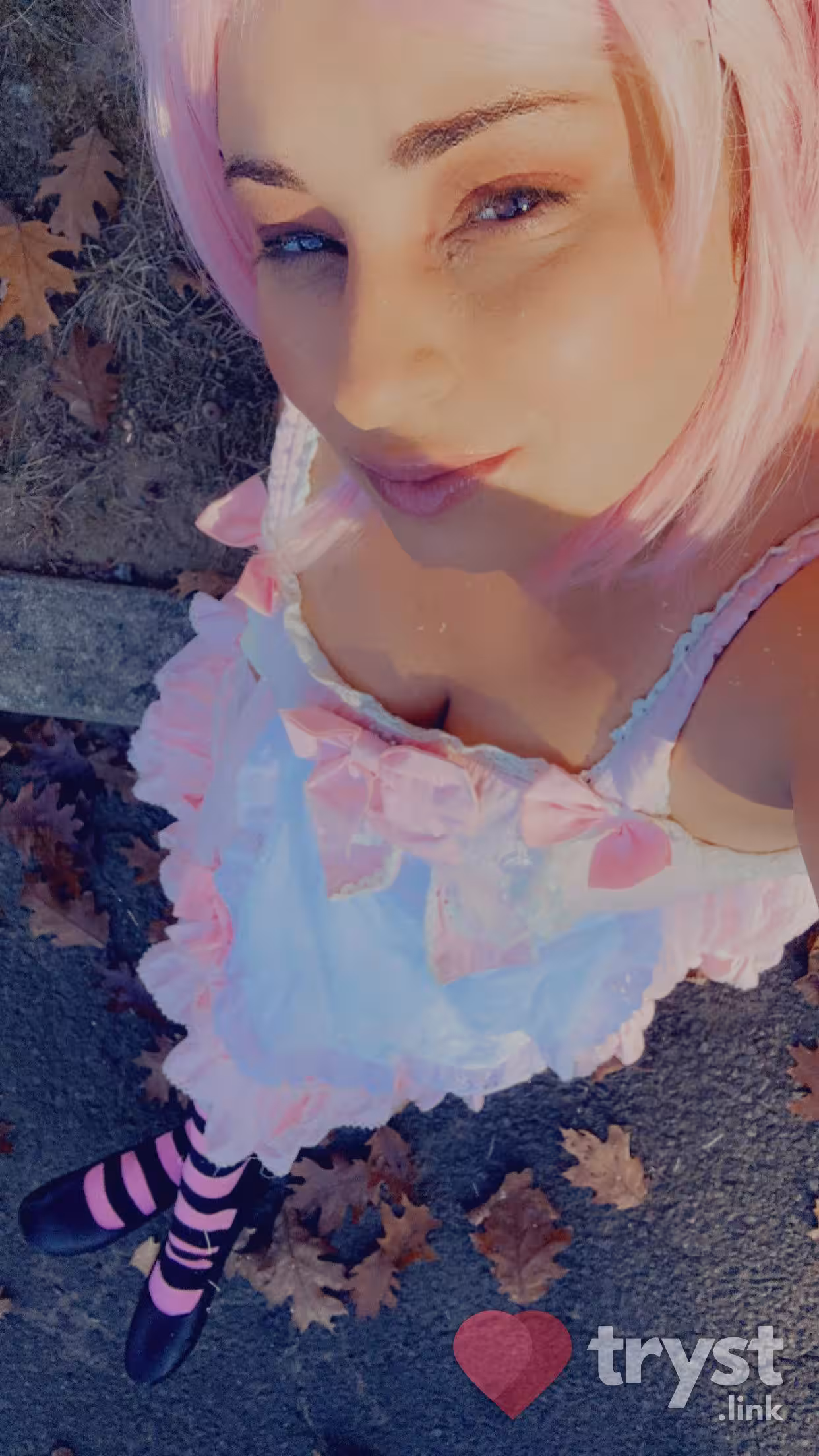 Vicki Vayne - Photo 1