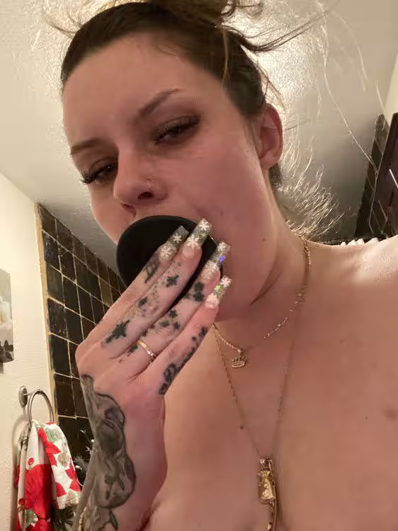 Analeigh Noel and Friend - Photo 3