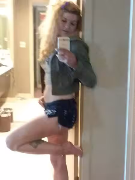 Tiffany Bang - Photo 2